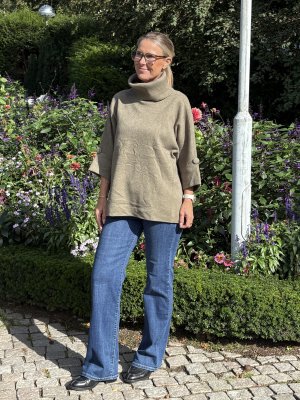 Zoom bild av Emma - Stickad polo - Khaki - One Size