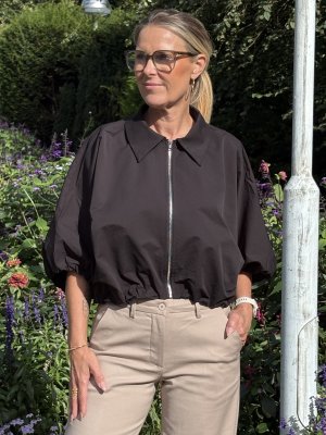 Zoom bild av Nelly - Jacka med puffärm- Svart