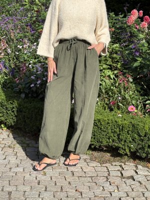 Zoom bild av Barbara - Ballongbyxa i baby manchester - Khaki - One Size