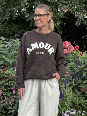 Zoom bild av Nanna - Stickad tröja med Amour - Brun - One Size