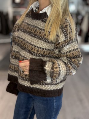 Zoom bild av Dolly - Stickad tröja med volang - Brun 