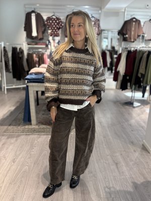 Zoom bild av Dolly - Stickad tröja med volang - Brun 