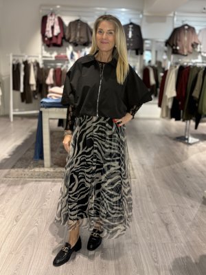 Zoom bild av Elin - Tyllkjol i zebra mönster - Svart - One size