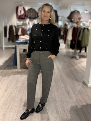 Zoom bild av Micaela - Kofta med dekorativa knappar - Svart-OneSize