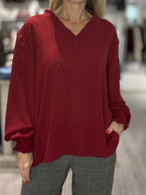 Zoom bild av Rebecka - Blus med liten volang på kragen - Vinröd - One Size