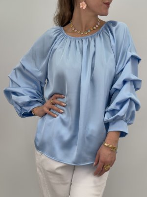 Zoom bild av Raya - Blus med draperad ärm - Ljusblå - One Size