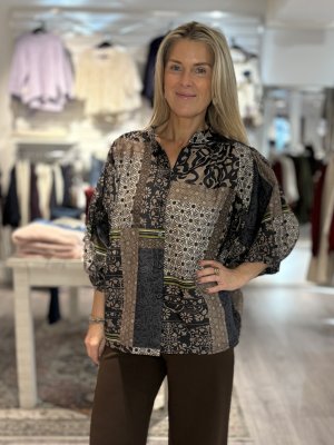 Zoom bild av Monica - Blus med mönster - Rosa - Svart
