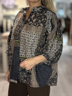 Zoom bild av Monica - Blus med mönster - Rosa - Svart