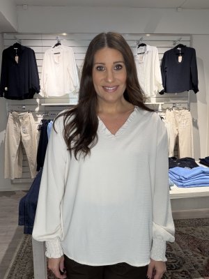 Zoom bild av Rebecka - Blus med liten volang på kragen - Beige