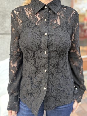 Sanja - Skjorta i spets med fina knappar - Svart