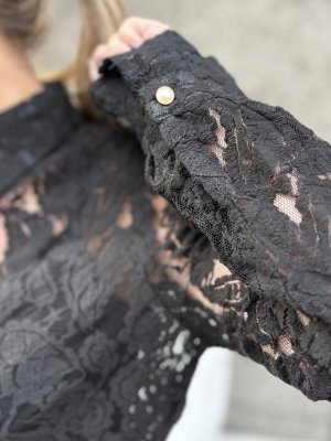 Sanja - Skjorta i spets med fina knappar - Svart