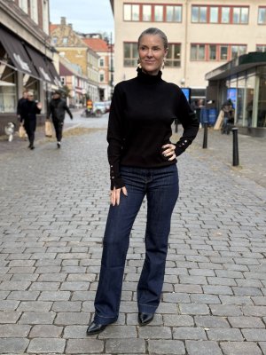 Katie - Tröja med polo och knappar - Svart