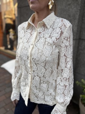 Sanja - Skjorta i spets med fina knappar - Creme