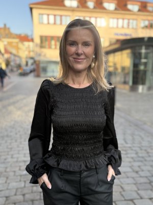 Zoom bild av Nix - Topp med smock - Svart