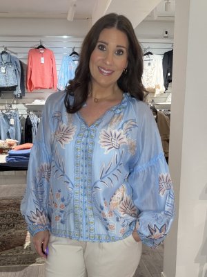 Zoom bild av Cindy - Mönstrad blus - Ljusblå - One Size