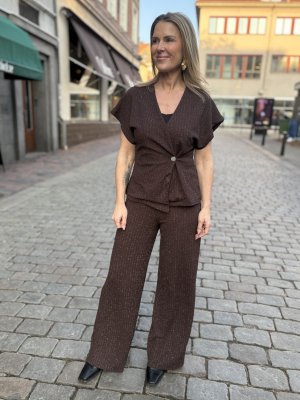 Zoom bild av Glut - Vid byxa med silvertråd och resår - Brun