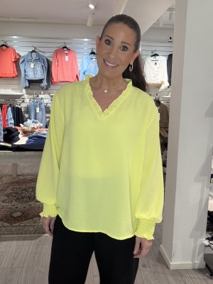 Zoom bild av Rebecka - Blus med liten volang på kragen - Gul - One Size