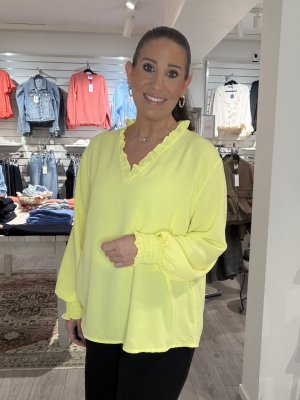 Zoom bild av Rebecka - Blus med liten volang på kragen - Gul - One Size