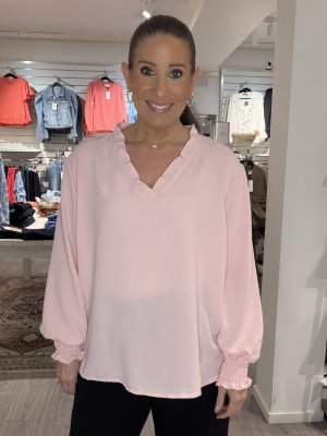 Zoom bild av Rebecka - Blus med liten volang på kragen - Rosa - One SIze