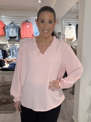 Zoom bild av Rebecka - Blus med liten volang på kragen - Rosa - One SIze