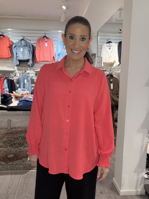 Zoom bild av Lina - Blus med smock ärmslut - Korall - One Size