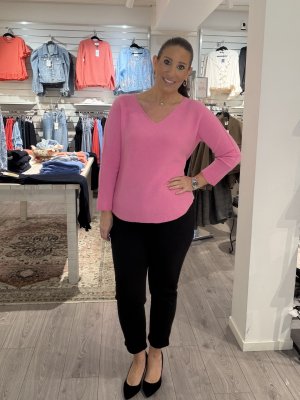 Zoom bild av Mila - Tunnstickad v-ringad tröja - Rosa - One Size