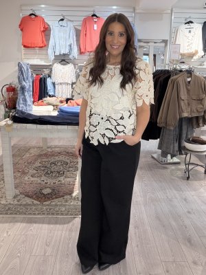 Zoom bild av Cassandra - Topp i spets - Creme