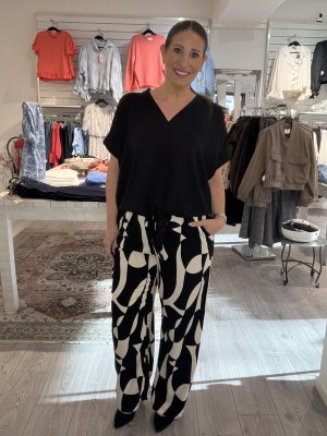 Zoom bild av Chanise - Mönstrad byxa med resår - Svart/Creme