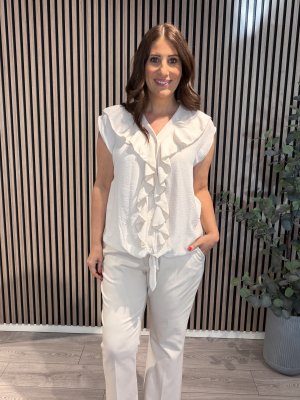 Zoom bild av Amy - Blus med knyt och volang - Beige