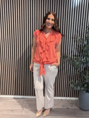 Zoom bild av Amy - Blus med knyt och volang - Korall