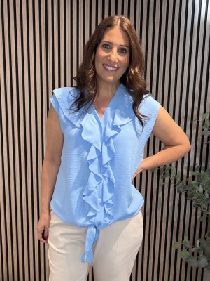 Zoom bild av Amy - Blus med knyt och volang - Ljusblå