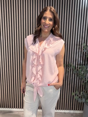Zoom bild av Amy - Blus med knyt och volang - Rosa
