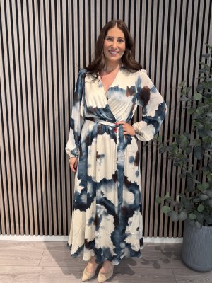 Zoom bild av Saga - Blommig långklänning