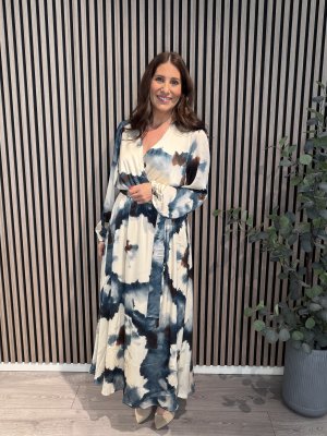 Zoom bild av Saga - Blommig långklänning