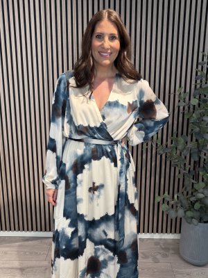Zoom bild av Saga - Blommig långklänning