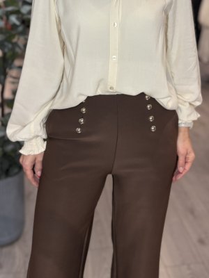 Zoom bild av Sienna - Stretchig kostymbyxa med resår och silverknappar- Brun