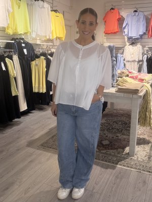 Zoom bild av Mirja - Bomullsblus med knappar - Vit - One Size