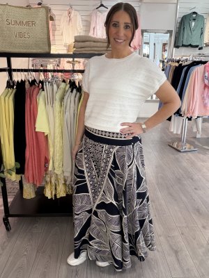 Zoom bild av Carola - Mönstrade vida byxor/byxkjol - Marinblå