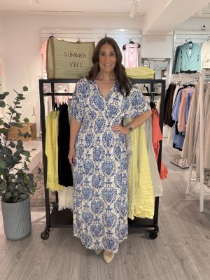 Zoom bild av Gullan - Mönstrad långklänning med smock - Blå - One Size