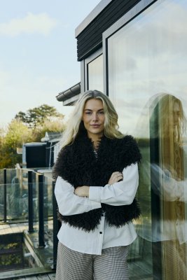 Zoom bild av Fine - Lurvig pälsväst - Brun