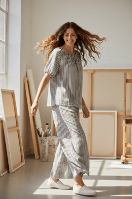 Zoom bild av Mary - Randig byxa med resår - Brun / Vit