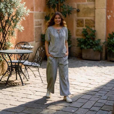 Zoom bild av Mary - Randig Blus med knyt i halsen - Brun / Vit