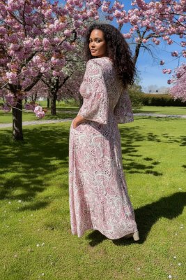 Zoom bild av Paisleymönstrad klänning med smock - Rosa