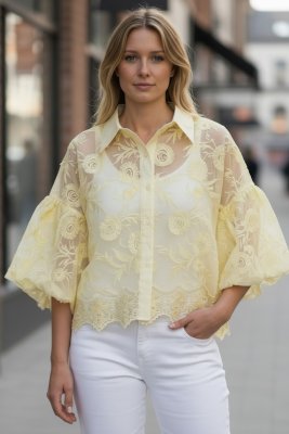 Zoom bild av Elegant och feminin blus i transparent spets - Gul